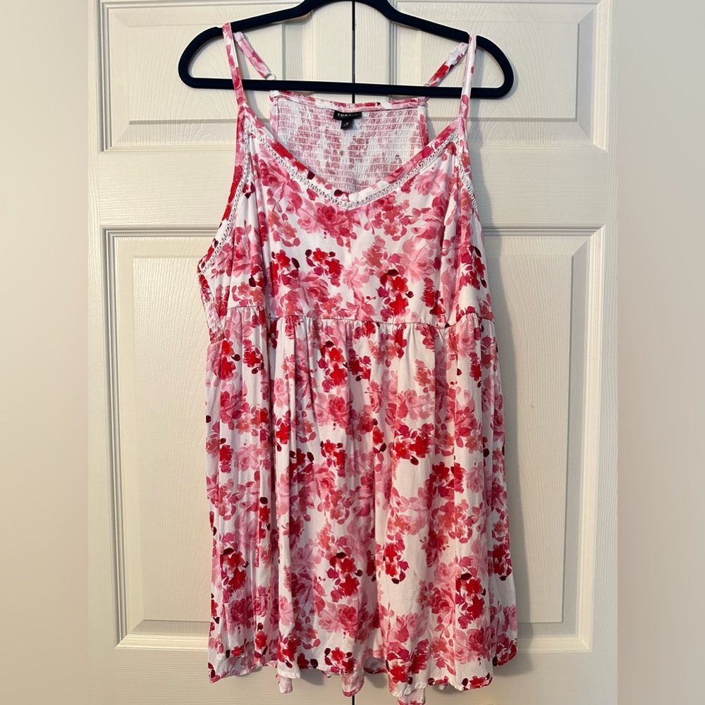 EUC Torrid white and pink floral tank